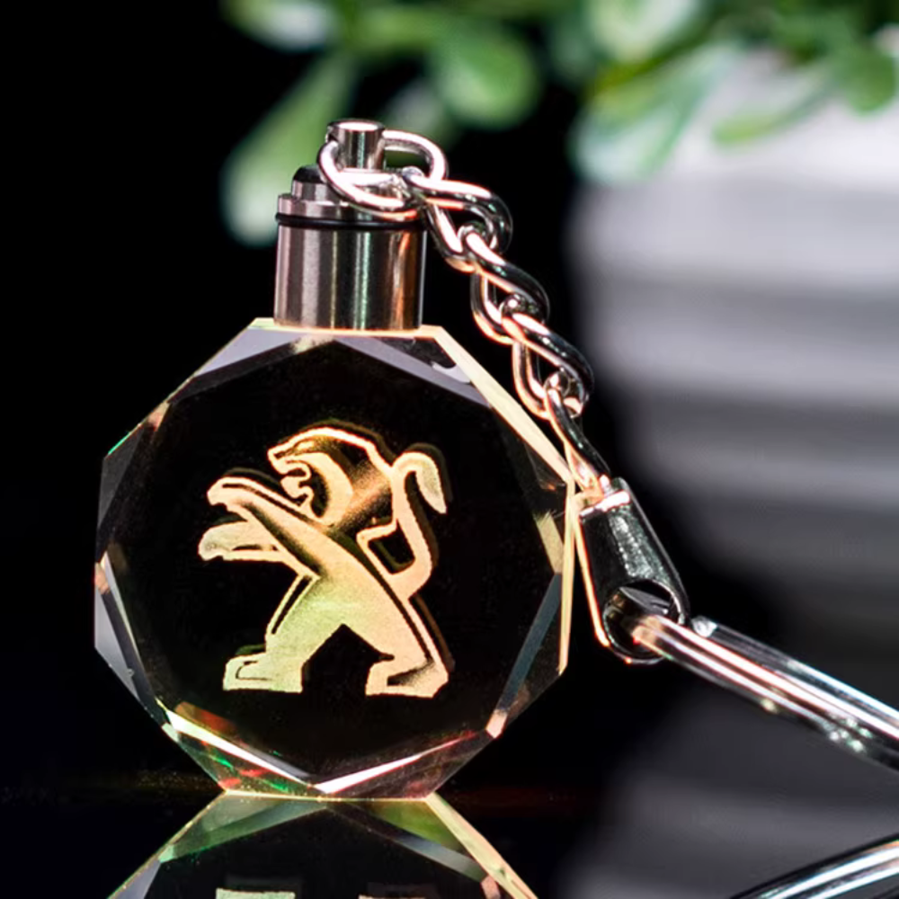 Chaveiro com logotipo automotivo em 3D em cristal