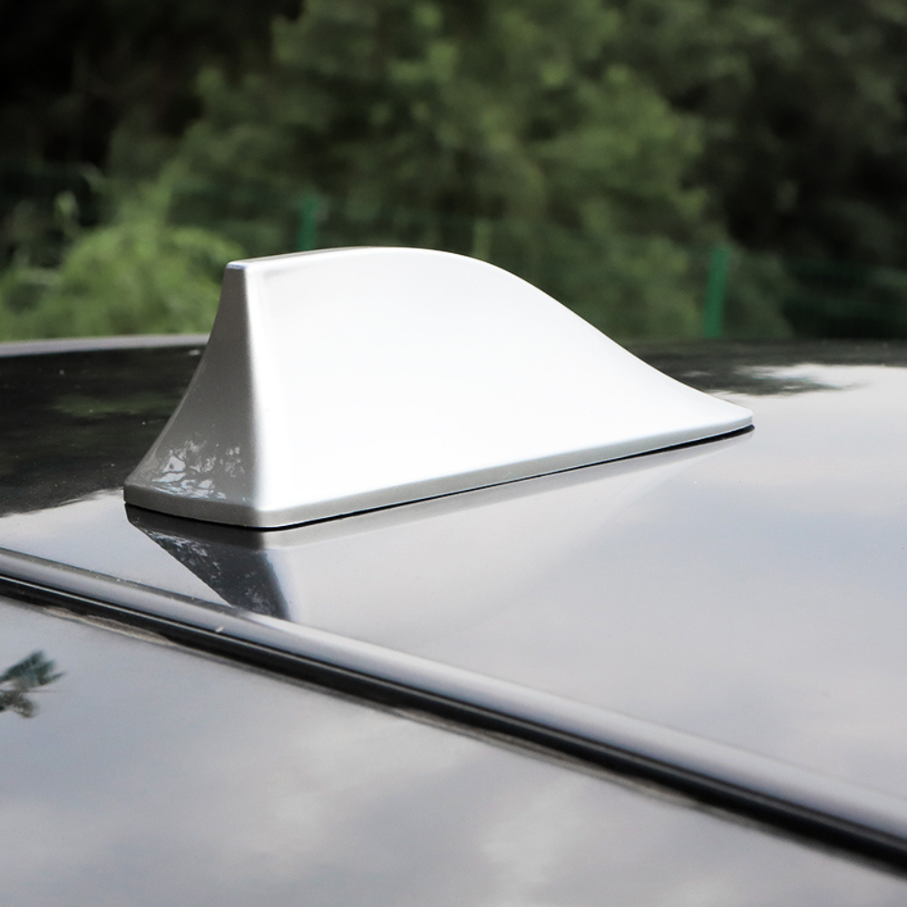 Antena de carro em forma de barbatana de tubarão