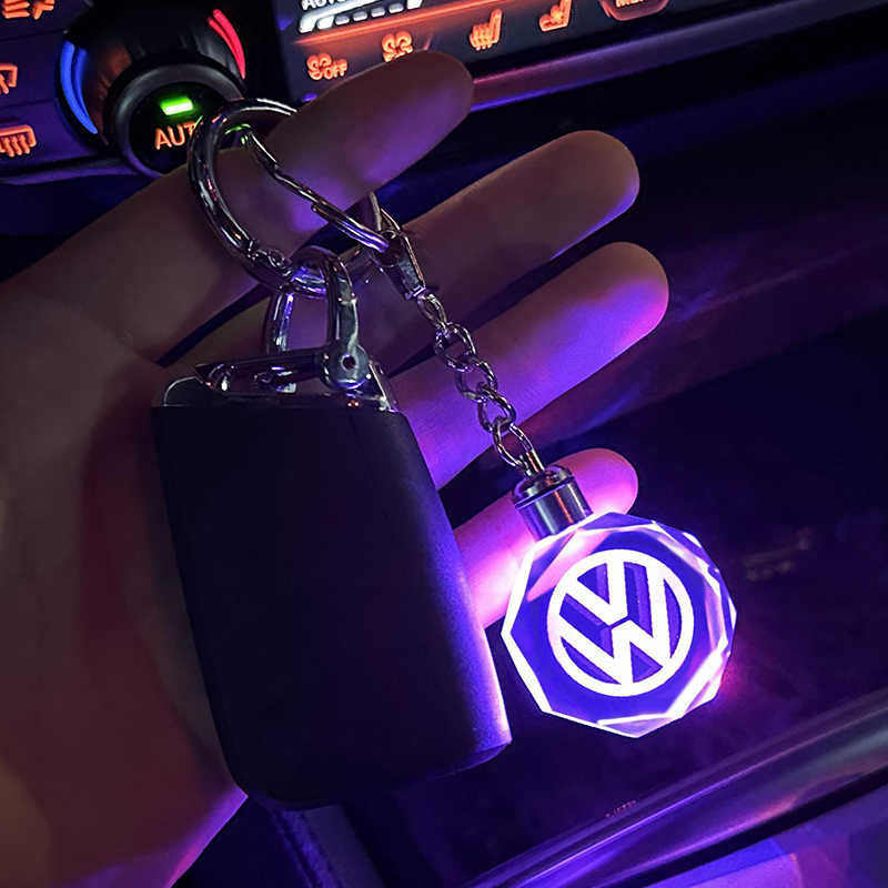 Chaveiro com logotipo automotivo em 3D em cristal